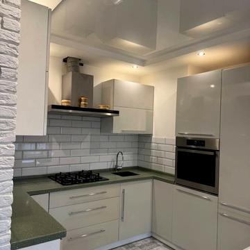 Героїв просп., 32