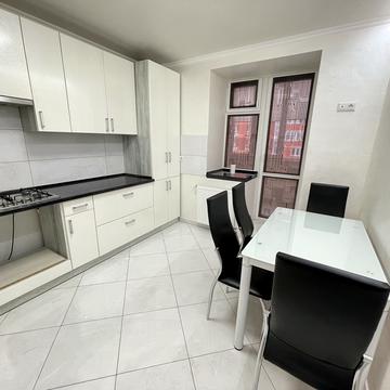 Степана Бандери просп., 83-В