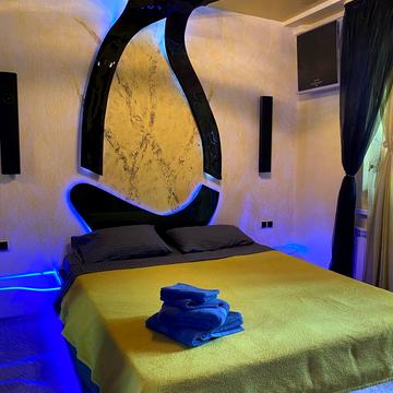 Анни Ахматової вул., 43