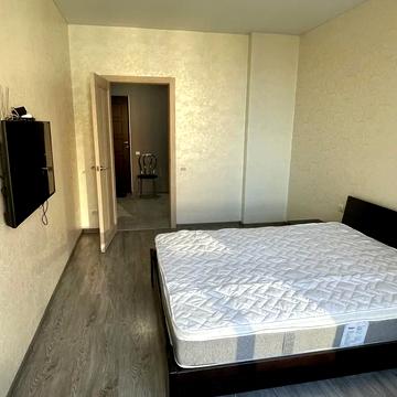 Каховська вул., 60