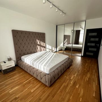 Саперно-Слобідська вул., 24