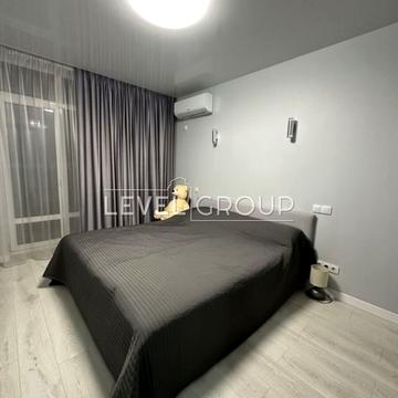 Вацлава Гавела бульв. (Івана Лепсе), 28