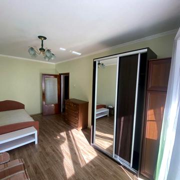 Академіка Заболотного вул., 48