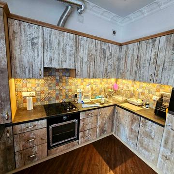 Богдана Хмельницького вул., 52