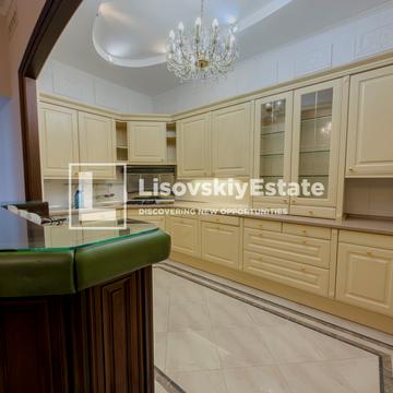 Академіка Богомольця вул., 5