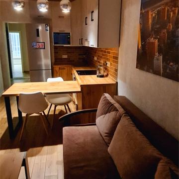 Миколи Гулака вул., 4