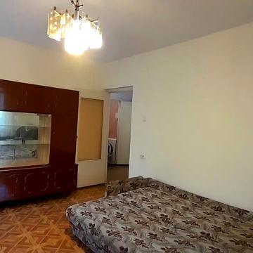 Академіка Корольова вул., 85