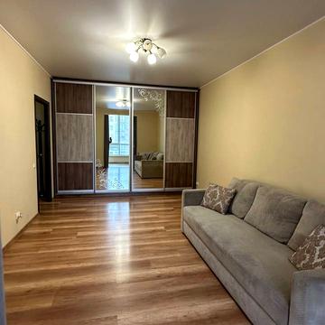 Олега Антонова вул. (Карла Маркса), 13в