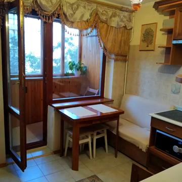 Європейського Союзу просп. (Правди), 106