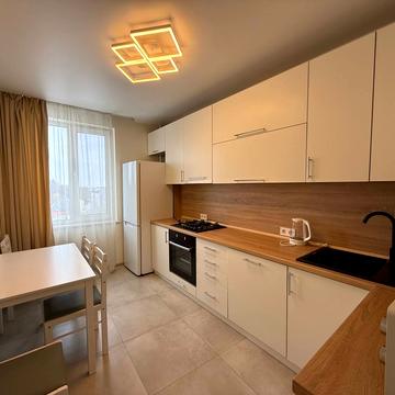 Леоніда Перфецького вул., 2