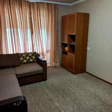 Салютна вул., 42/46