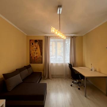 Бельведерська вул., 35