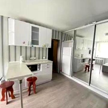 Золочівська вул., 12