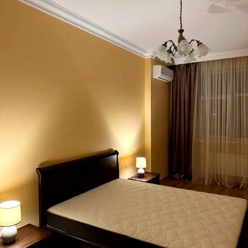 Саперне Поле вул., 12