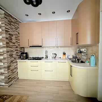 Метробудівська вул., 13/10