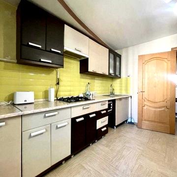 Василя Симоненка вул., 12