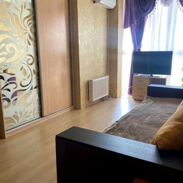 Драгоманова вул., 2