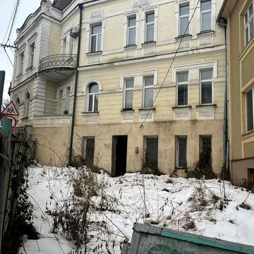 Підгірна вул., 1