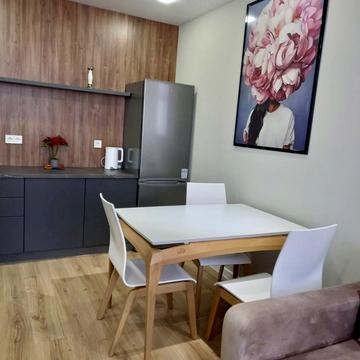 Перлинна вул., 8