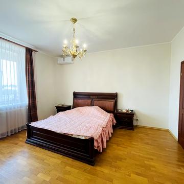 Лесі Українки бульв., 7-Б