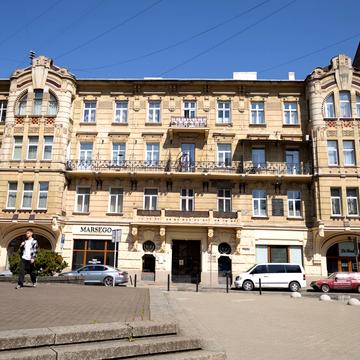 Генерала Петра Григоренка пл. (Перемоги), 4