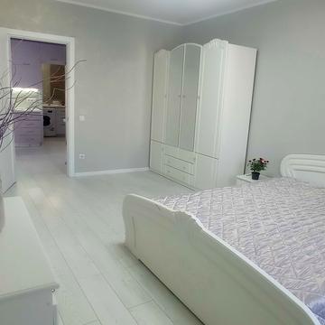 Юлії Здановської вул. (Ломоносова), 85