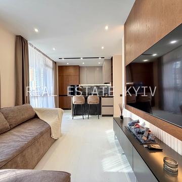 Предславинська вул., 42