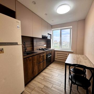 Холодильна вул., 75