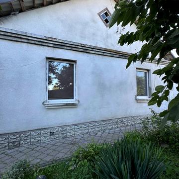 Олега  Устинова, 14