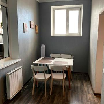 Дмитрівська вул., 82