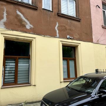 Івана Франка вул., 83