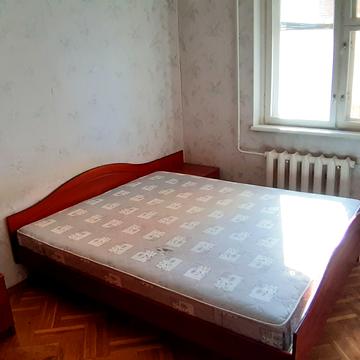 Макіївська вул., 10