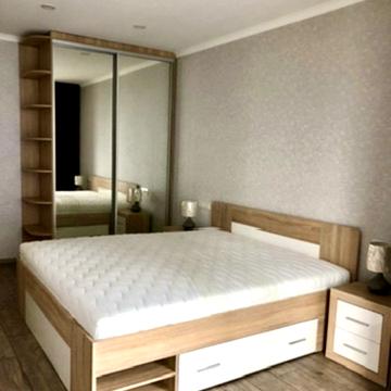 Миколи Ушакова вул., 1-Б