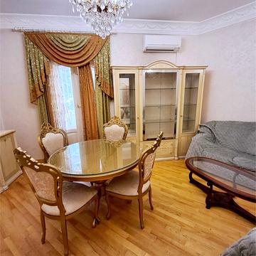 Михайла Грушевського вул., 34/1