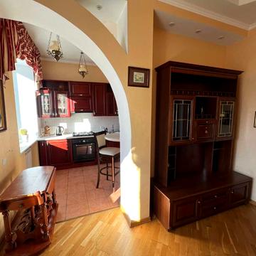 Рейтарська вул., 26