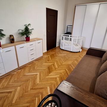 Студентська вул., 6