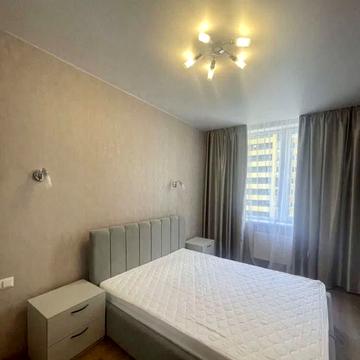 Михайлівська вул., (Будинок 1)