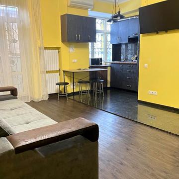 Привокзальна вул., 4