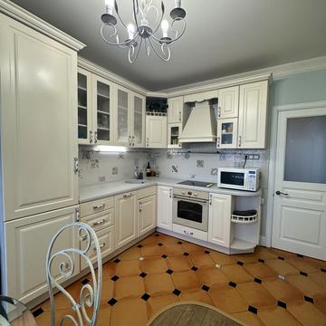 Кадетський Гай вул., 6