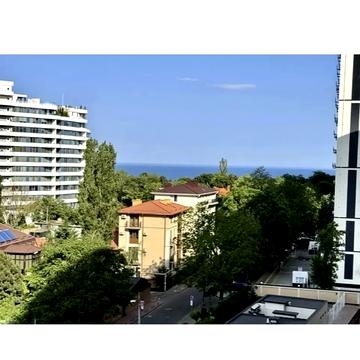 Літературна вул., 8