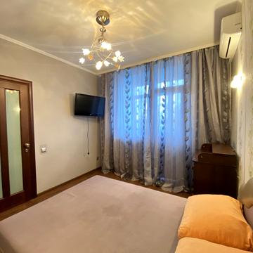 Миколи Бажана просп., 8-Б