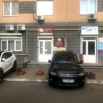 Раїси Окіпної вул., 8