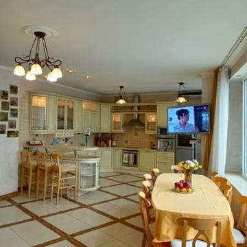 Літературна вул., 1а