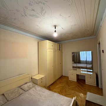 Євгена Патона вул., 4/2