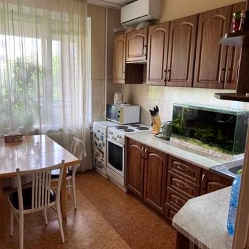 Тарасівська вул., 21