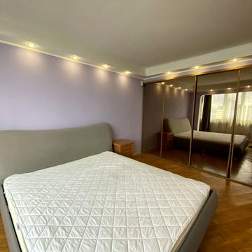 Оболонський просп., 5