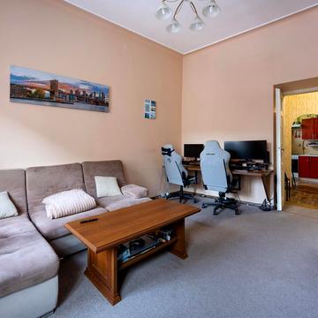 Лазнева вул., 8