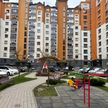 Героїв Миколаєва вул., (Будинок 5)