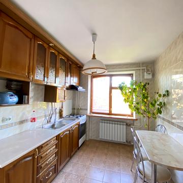 Володимира Стельмаха вул. (Курчатова), 4