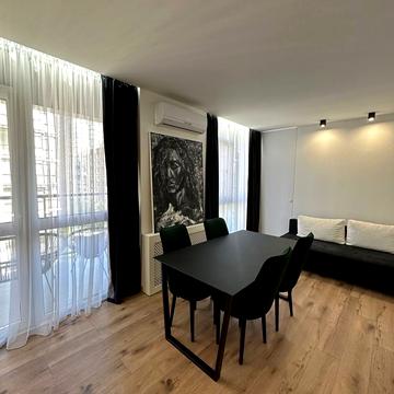 Джона Маккейна вул. (Івана Кудрі), 1-Б